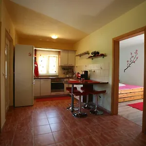 Raj Muraj Appartamento Kornić